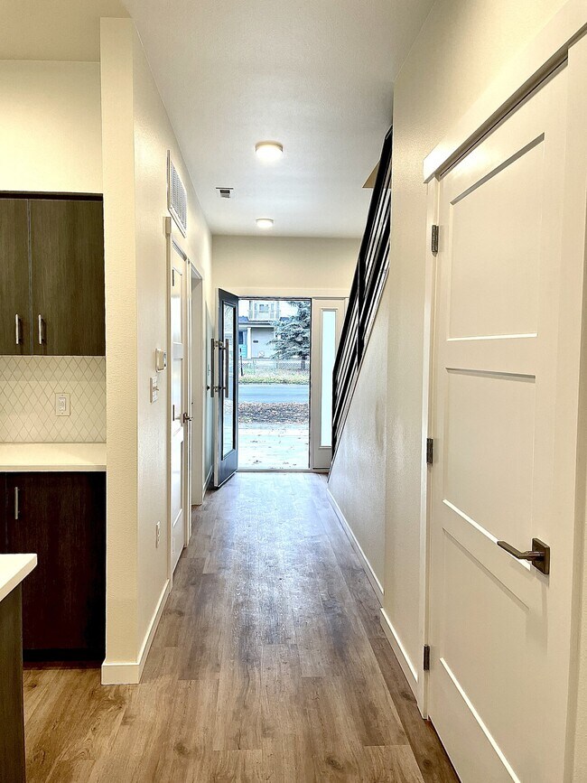 Building Photo - Townhomes on Hamilton