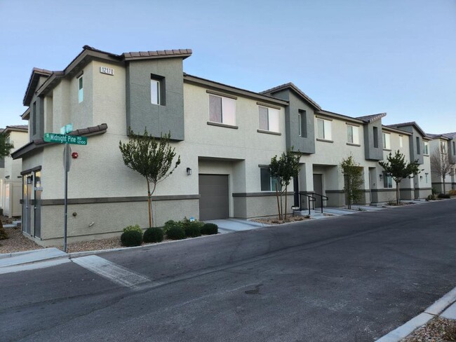 Building Photo - 3 Bedroom Townhouse