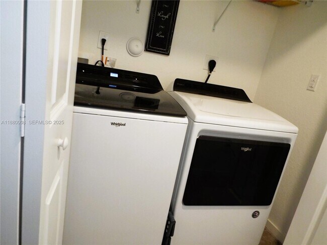 Building Photo - 2363 SE 11th St