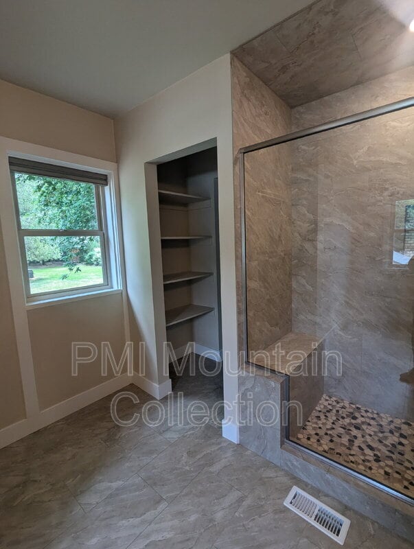 Building Photo - 249 S 400 E