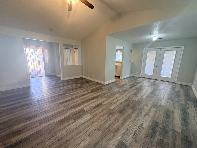 Building Photo - 4049 Montreal Loop NE