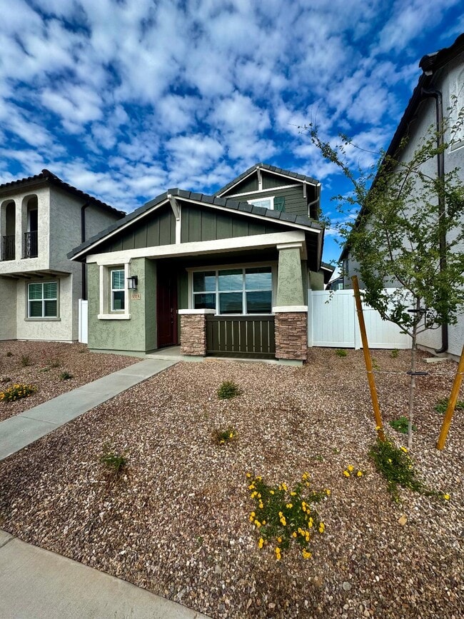 Building Photo - 3315 S Lotus