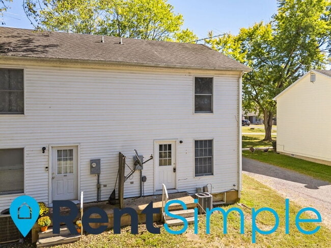 Building Photo - 300 N Rappahannock St