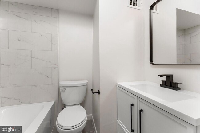 Building Photo - 1808 Golf View Ct