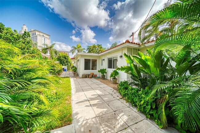 Building Photo - 104 Santander Ave