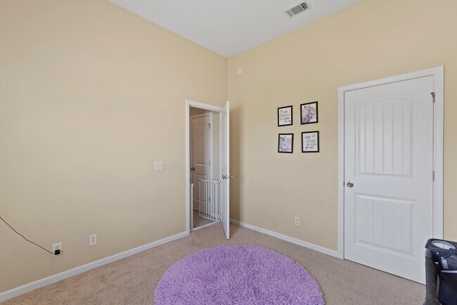 Building Photo - 966 Mustang Ln NE