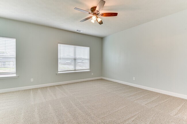 Building Photo - 140 Pebble Ln
