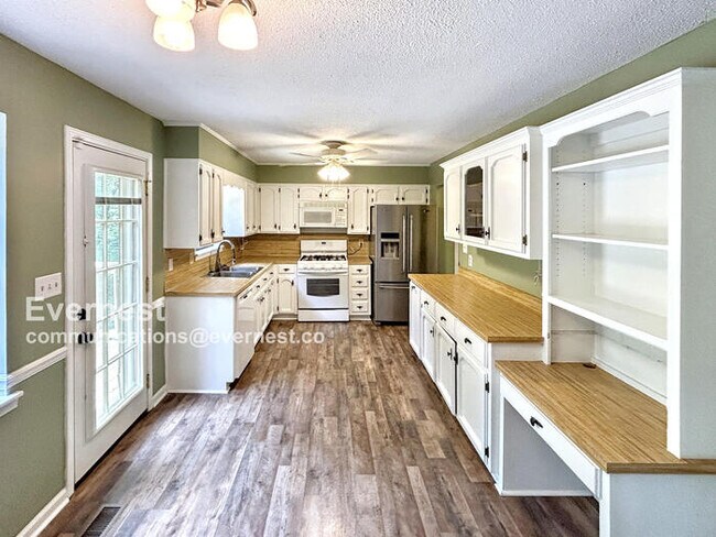 Building Photo - 1384 Belmont Ln