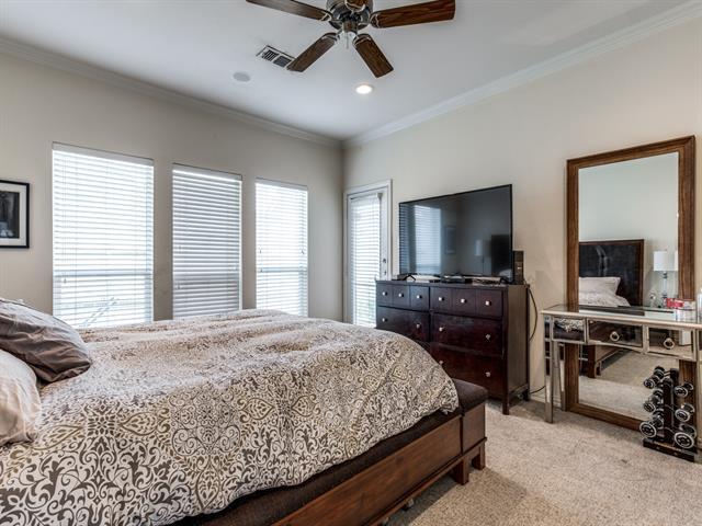 Building Photo - 5735 Richmond Ave