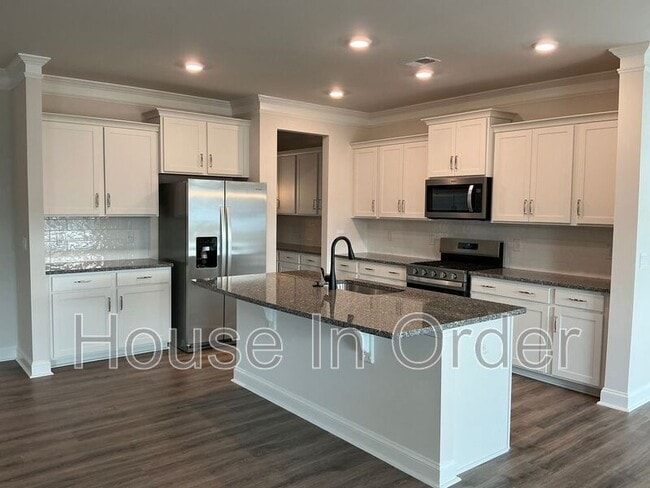 Building Photo - 41 Silverthorne Ct