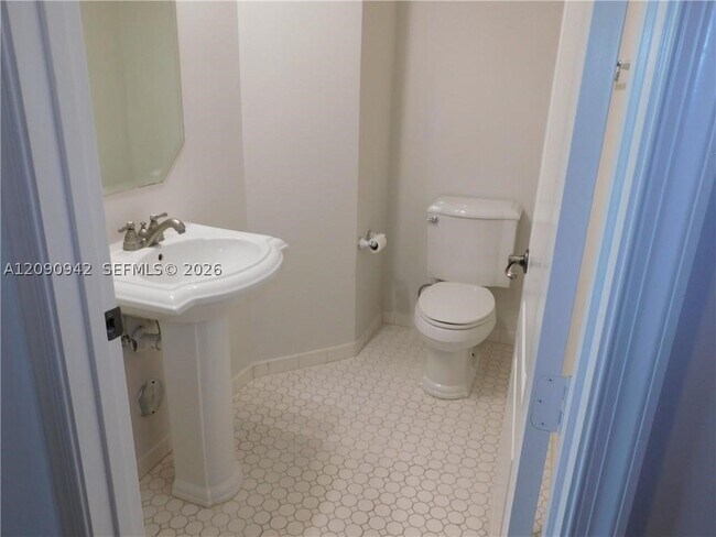 Building Photo - 1338 SW 3rd Ct