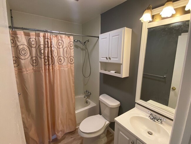Building Photo - Ringgold 2 Bed 1 bath Screened in Porch, Oversized Workshop