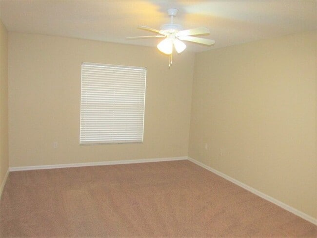 Building Photo - 7881 Manor Dr