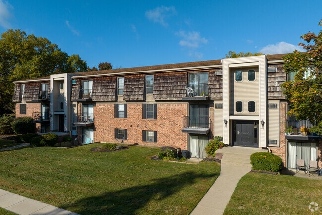Building Photo - Carriage Hill Apartments