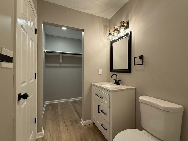 Building Photo - Updated 3 bedroom 2 bath