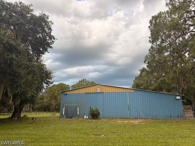 Building Photo - 14810 Queen Ave