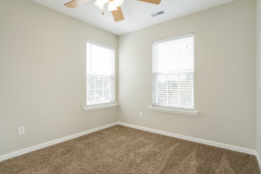 Building Photo - 7330 Great Laurel Dr