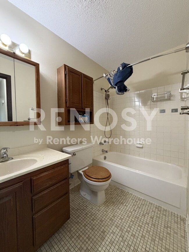 Building Photo - 1601 N Innsbruck Dr
