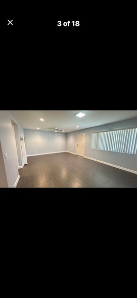 Living room - 426 N Parkside Dr