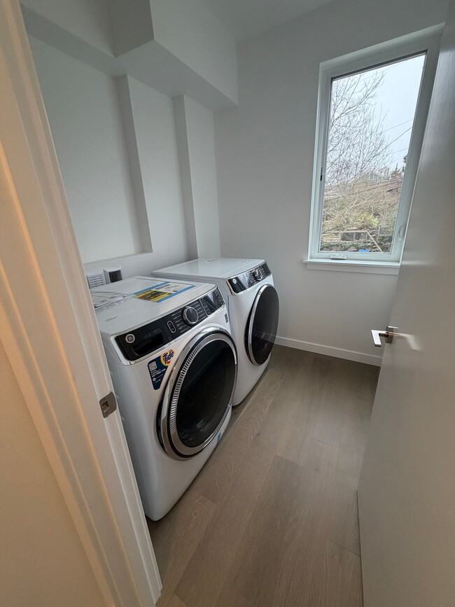 Building Photo - 2900 S Norman St