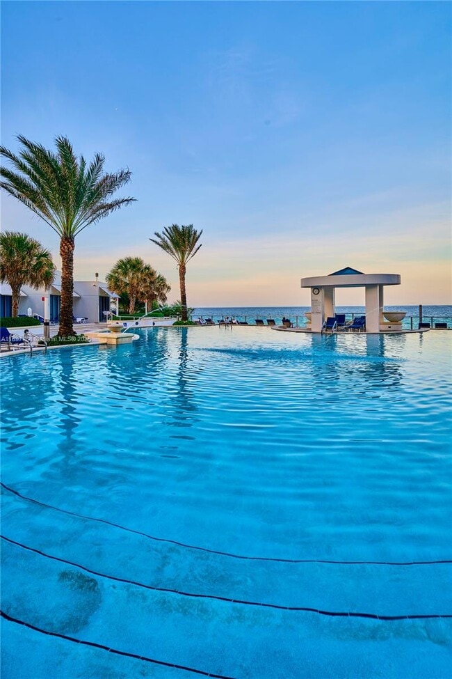 Building Photo - 3101 S Ocean Dr