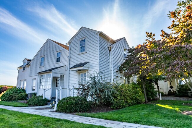 Building Photo - Farm House