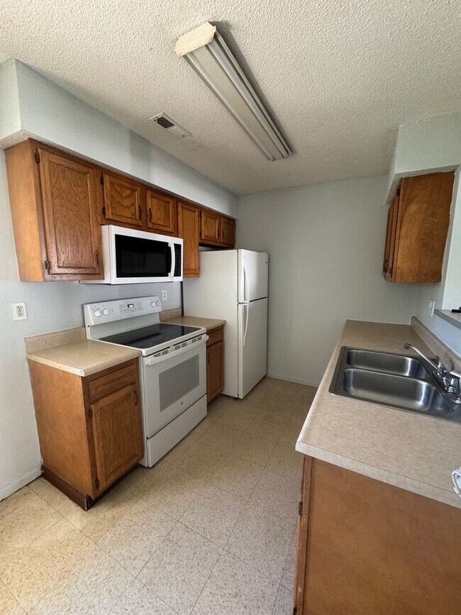 Building Photo - 4182 W Bethany Dr