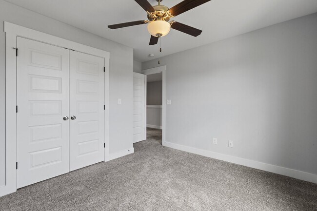 Building Photo - 318 Holbrook Ln