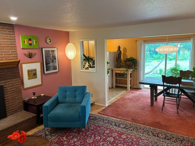 Building Photo - 3 Bedroom single level home w/garage AND free landscaping