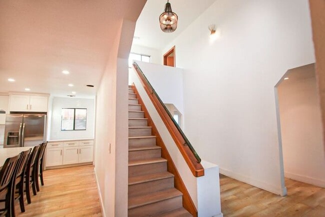 Building Photo - Modern 3 Bed Home for Rent in Riverside CA 92507 Garage Available