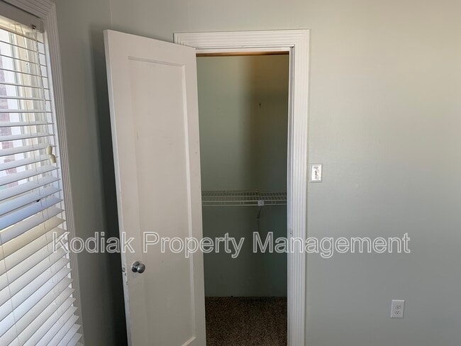 Building Photo - 150 W 1050 S