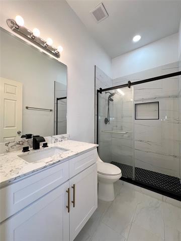 Building Photo - 2205 Summit Dr