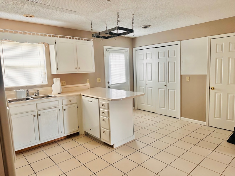 Building Photo - 5 Lexington Ct