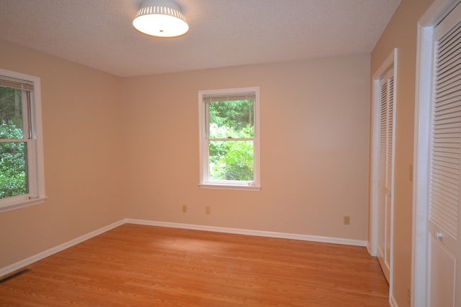 Building Photo - 226 Park Ln