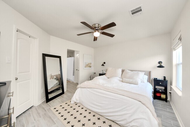 Building Photo - 2430 Regatta Ln