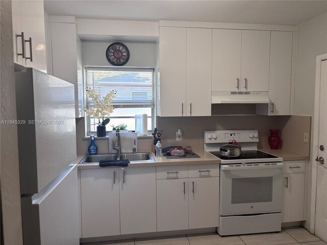 Building Photo - 680 NE 136th St