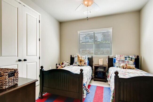 Building Photo - 303 Highland Village Cove