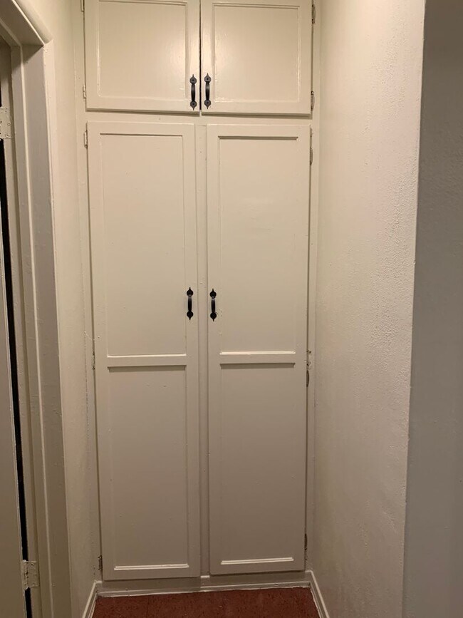 Building Photo - For rent by owner, section-8 ok - 3-Bed House on Cul-de-sac