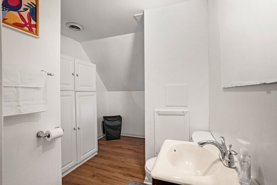 Building Photo - 316A E Burdick Ave