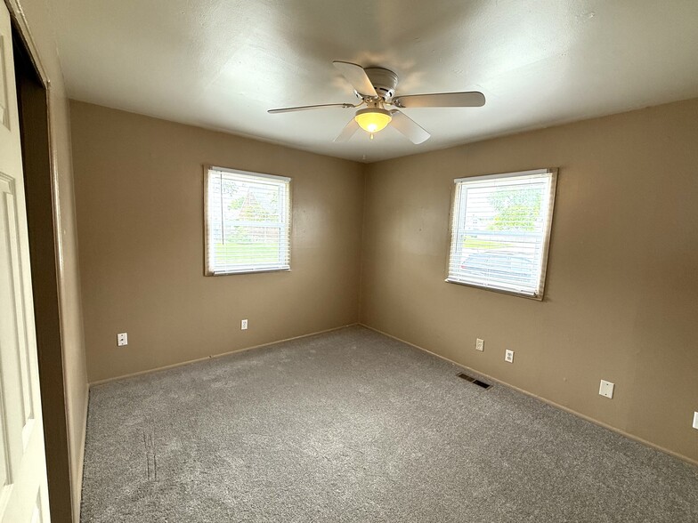 Building Photo - 401 Morris Dr