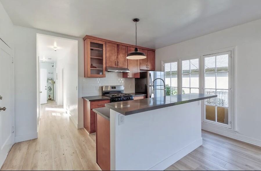 Building Photo - 1704 Miramar St