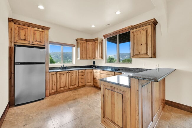 Building Photo - 3573 N Elkview Dr
