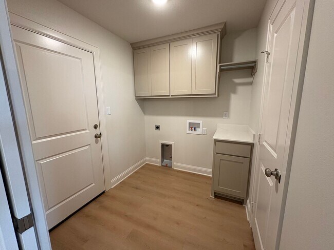 Building Photo - 368 Mary Cir