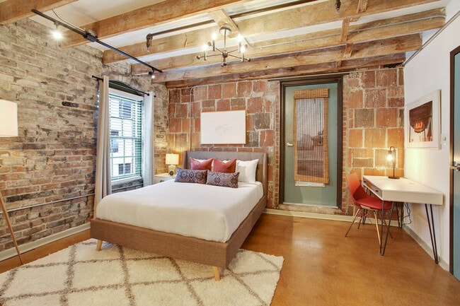 Building Photo - 1041 Constance St