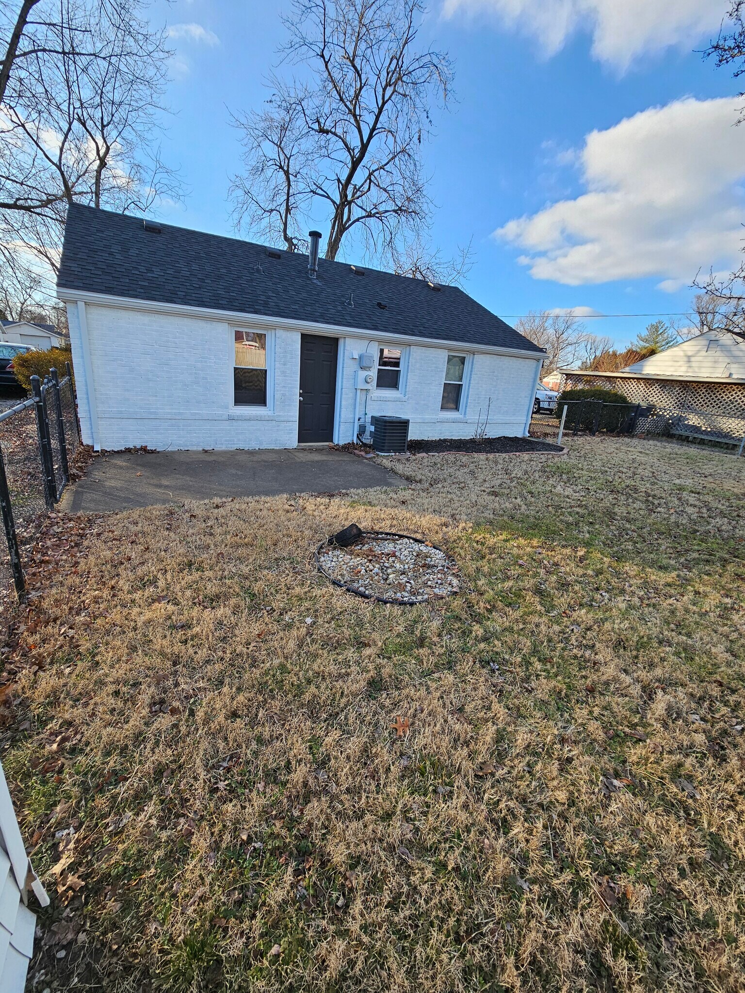 Building Photo - 118 S Kenmore Dr