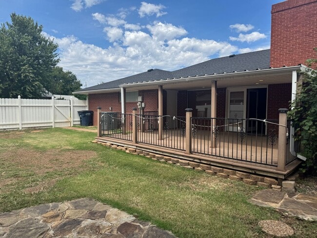 Building Photo - 2703 Shirley Dr