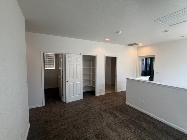Building Photo - Gorgeous Modesto Home 3 Bedroom 2.5 Bathroom