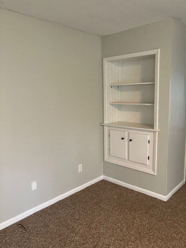 Building Photo - 121 Wrightsville West