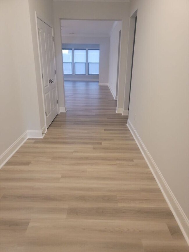 Building Photo - Like New RANCH Home in Stallings! WiFi and...