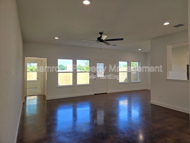 Building Photo - 125 Windmill Wy